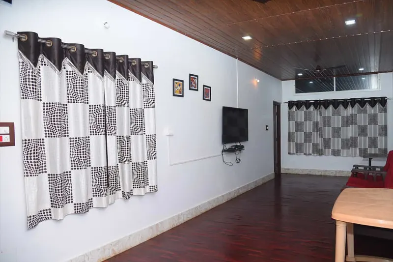 triwoods-hall.jpg
