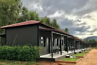 Vama Retreats
