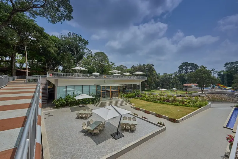 the-evergreen-courtyard-3_1_orig.jpg